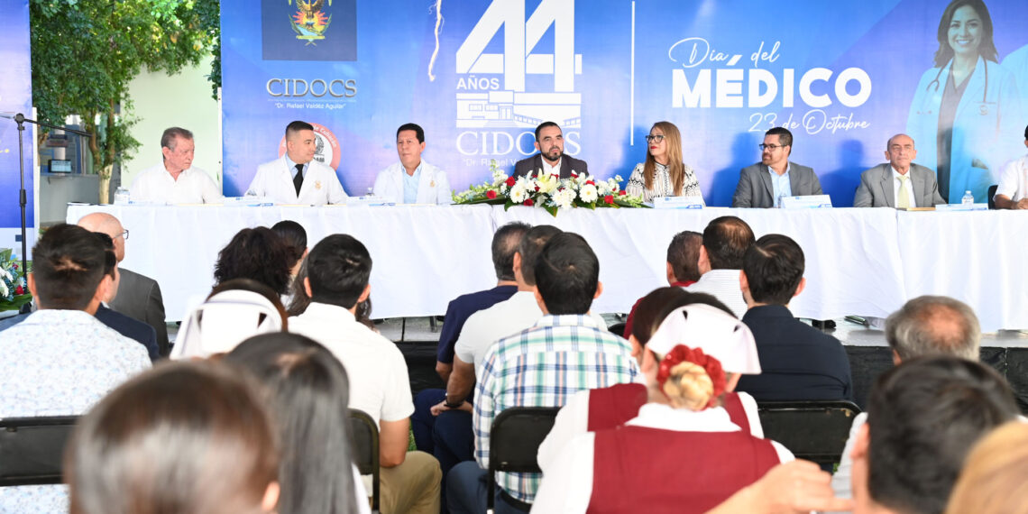 Consolidado como pilar de la medicina y la investigación en Sinaloa, el CIDOCS de la UAS conmemora 44 años de servicio institucional y entrega académica