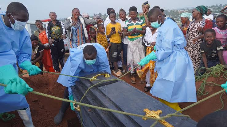 Brote de ébola en el Congo supera los 9 mil casos y causa más de 4 mil muertes